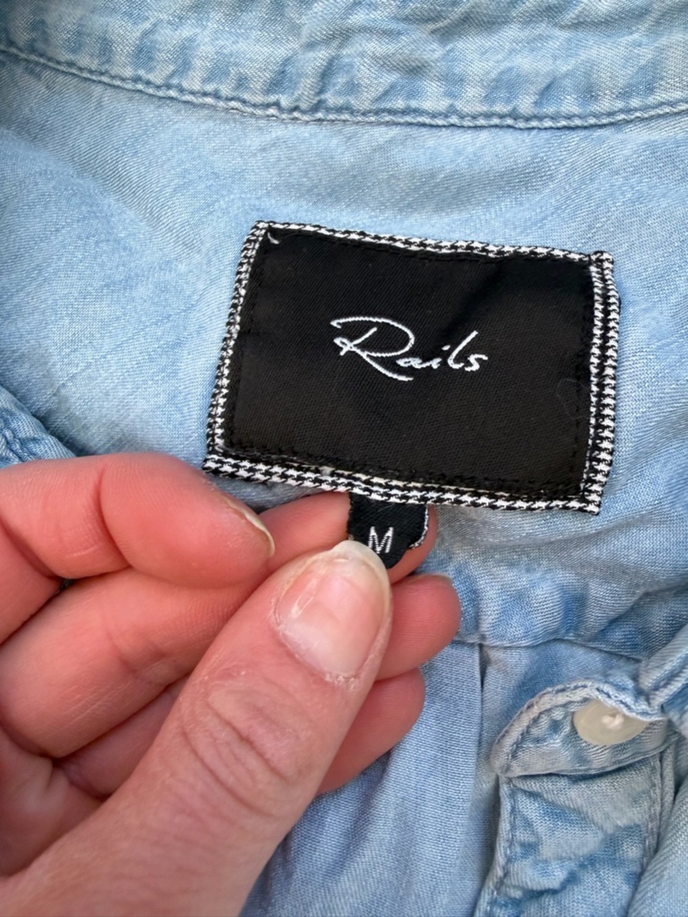 Rails Chambray Button Down Shirt Light Blue Soft Casual Size M - Picture 7 of 7